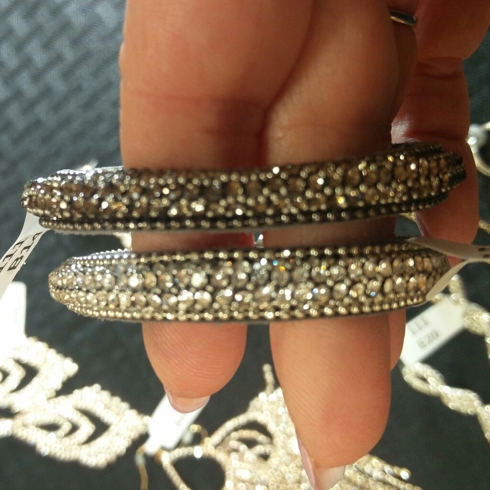 🆕 Silver sparkle magnetic close bracelet